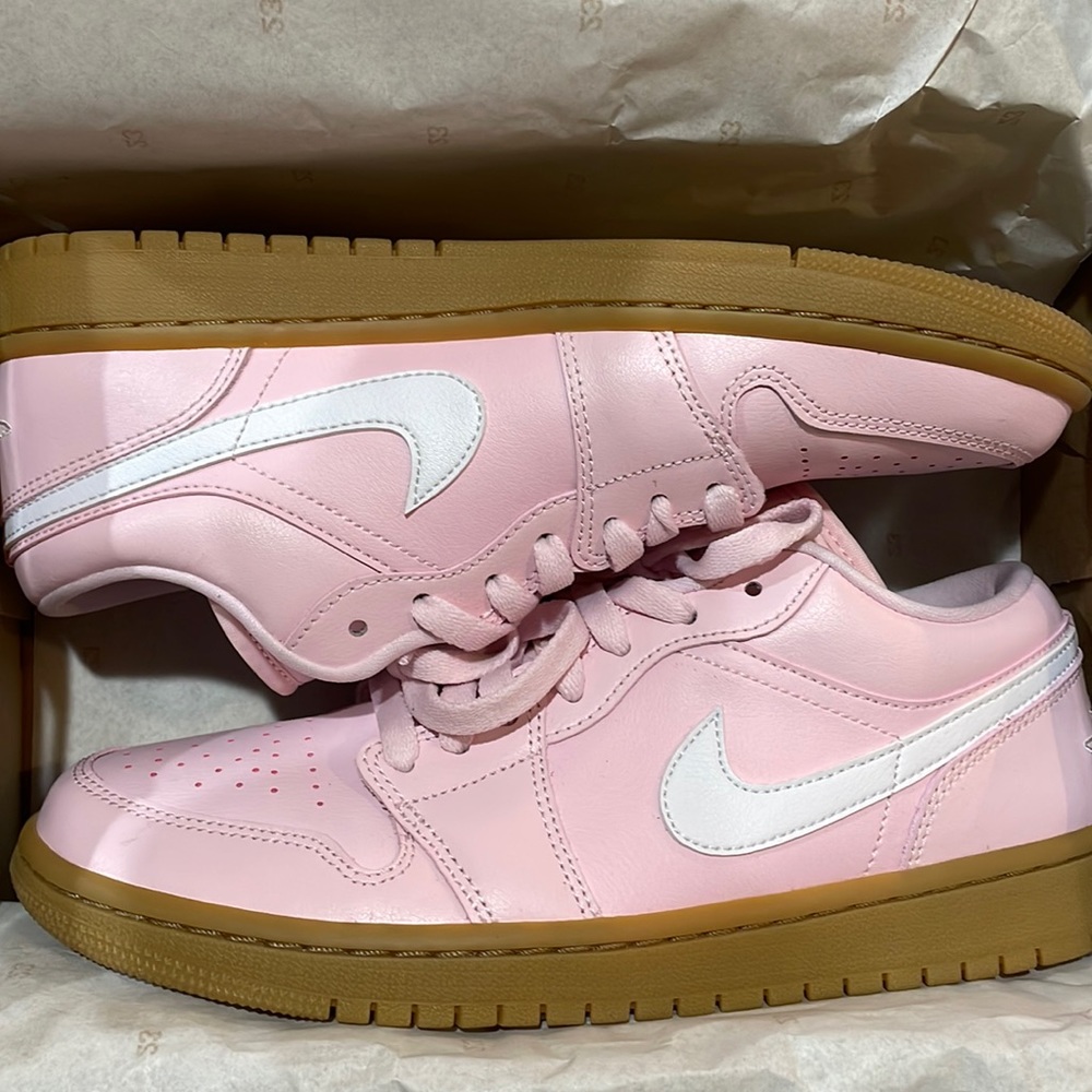 Womens Air Jordan 1 Low. Arctic Pink/white. 9.5